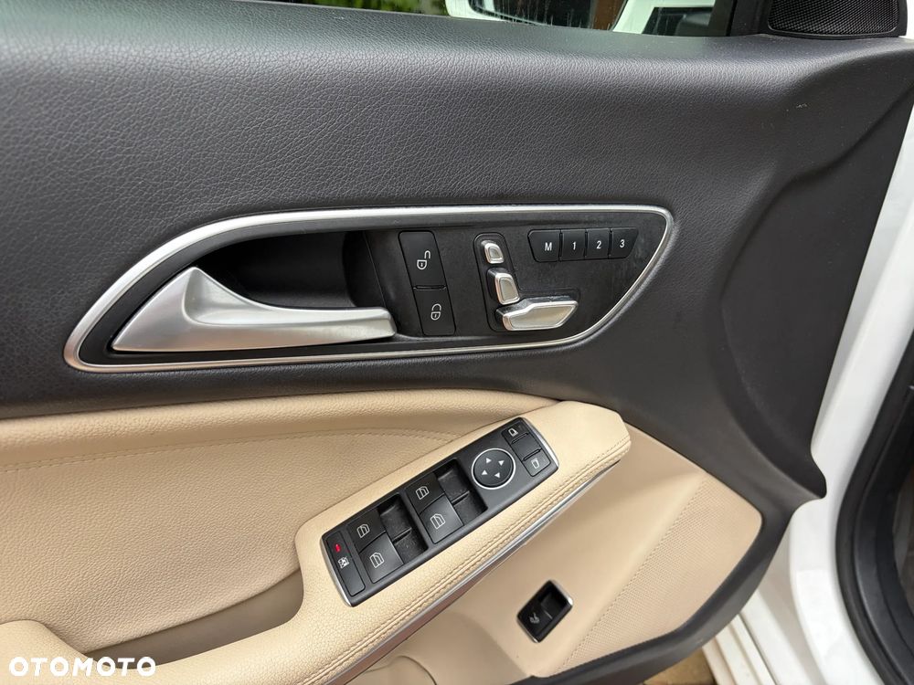 Mercedes-Benz CLA 250 4-Matic - 17