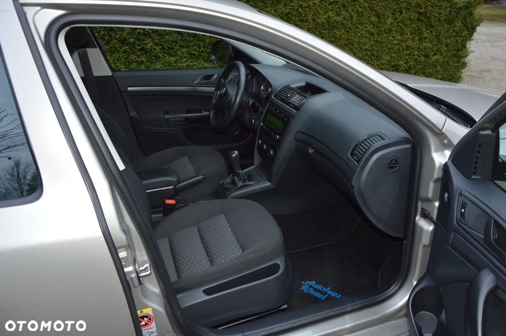 Skoda Octavia 1.6 Ambiente - 27