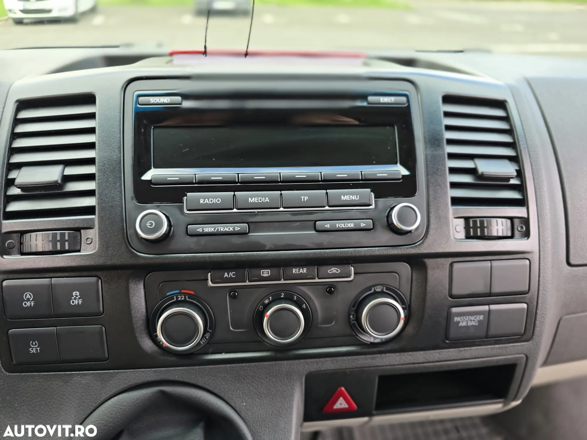 Volkswagen Caravelle - 16