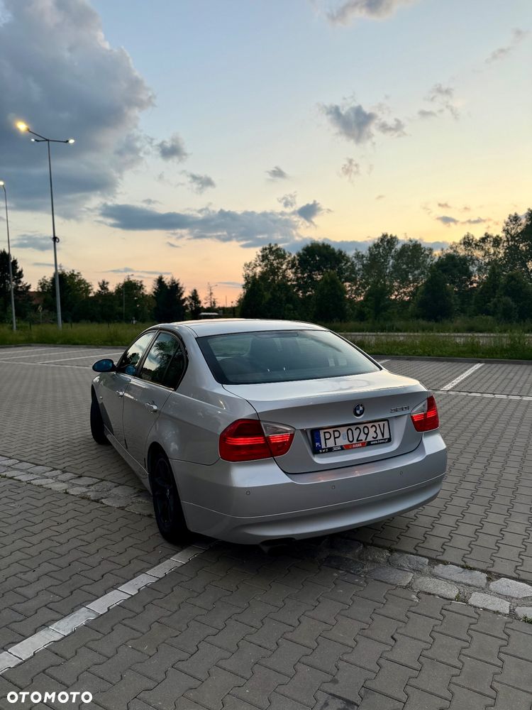 BMW Seria 3 320i - 4