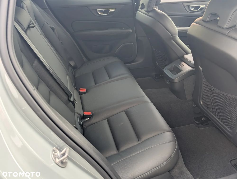 Volvo V60 B4 B DKG Plus Dark - 19