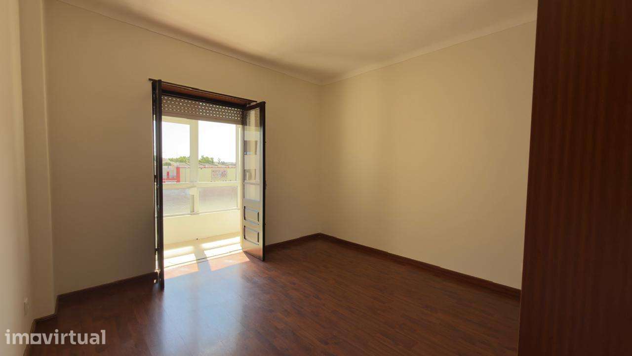 T2 - Renovado / Sotão / Cozinha Equipada - Montijo - Grande imagem: 5/11