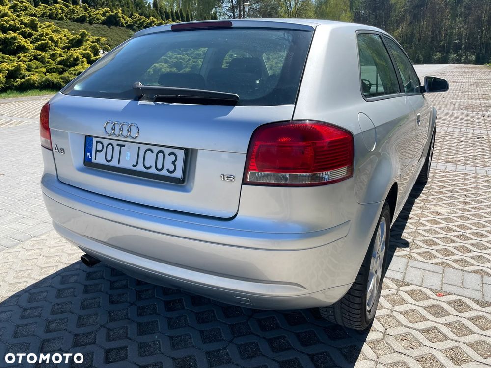 Audi A3 3-drzwiowe 1.6 FSI Attraction - 5