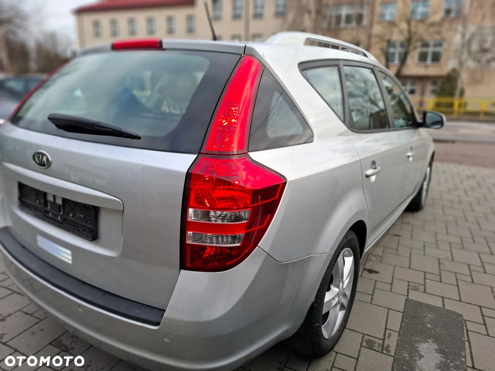 Kia Ceed 1.4 CVVT Dream-Team Edition - 14