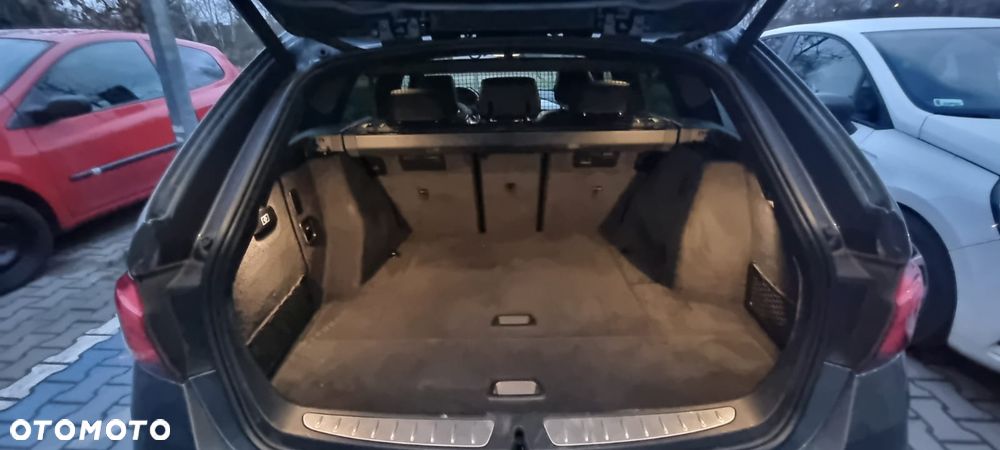 BMW Seria 3 320d xDrive Edition M Sport Shadow - 14