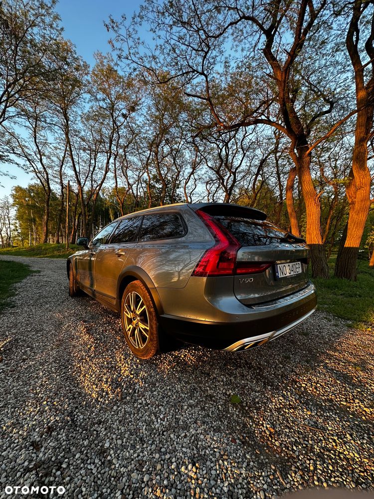 Volvo V90 D5 SCR AWD Momentum Pro - 4
