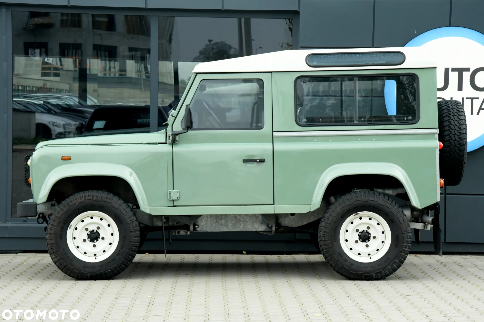 Land Rover Defender 90 2.5 TDI - 9
