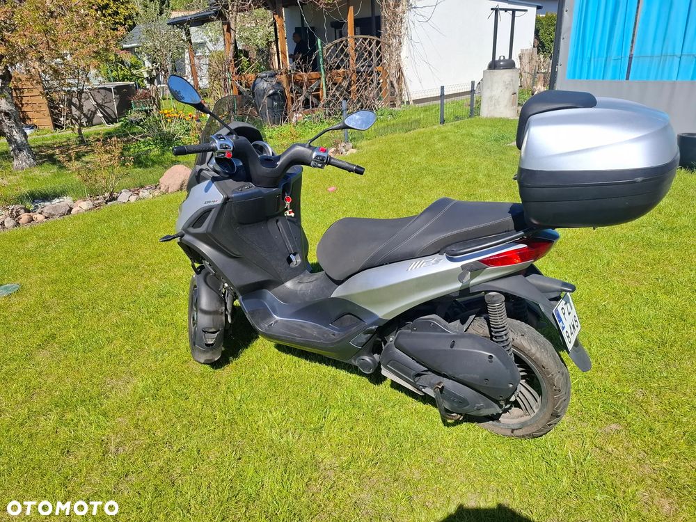 Piaggio MP-3 - 6