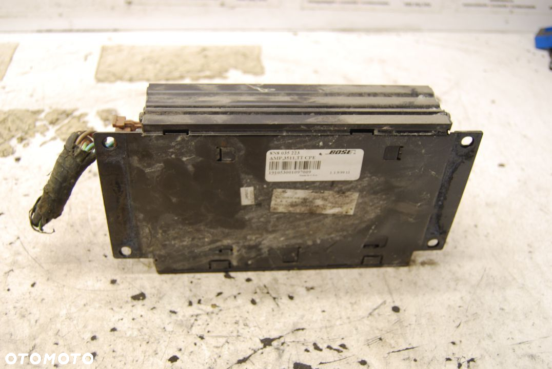 WZMACNIACZ FABRYCZNY BOSE 8N8035223 AUDI TT 98-06 - 2