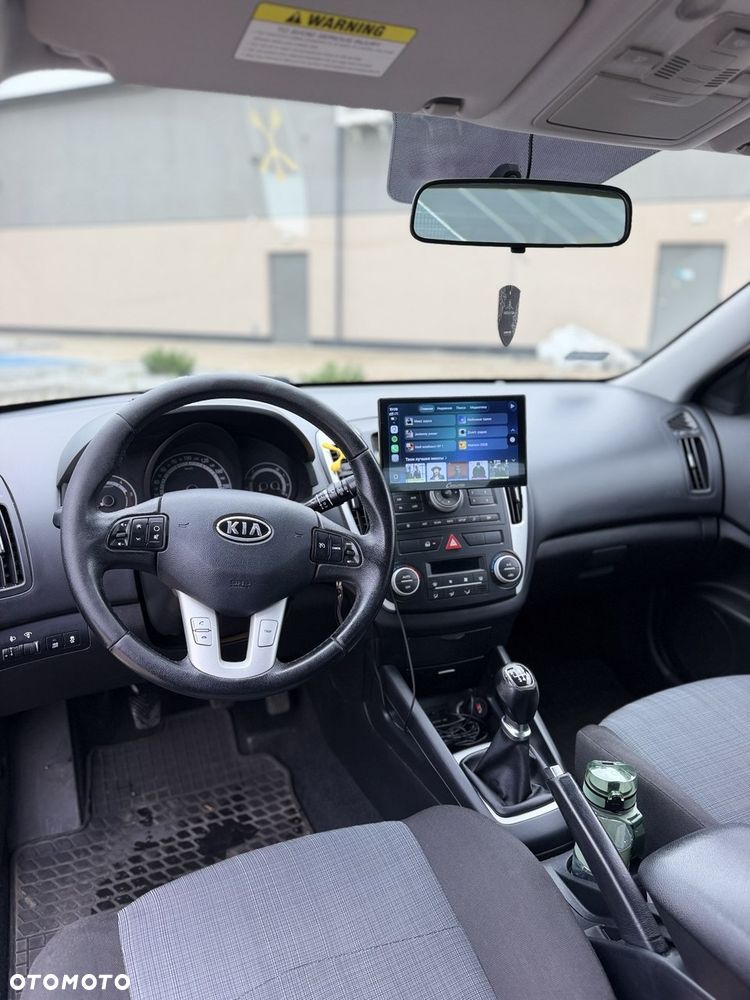 Kia Ceed - 11