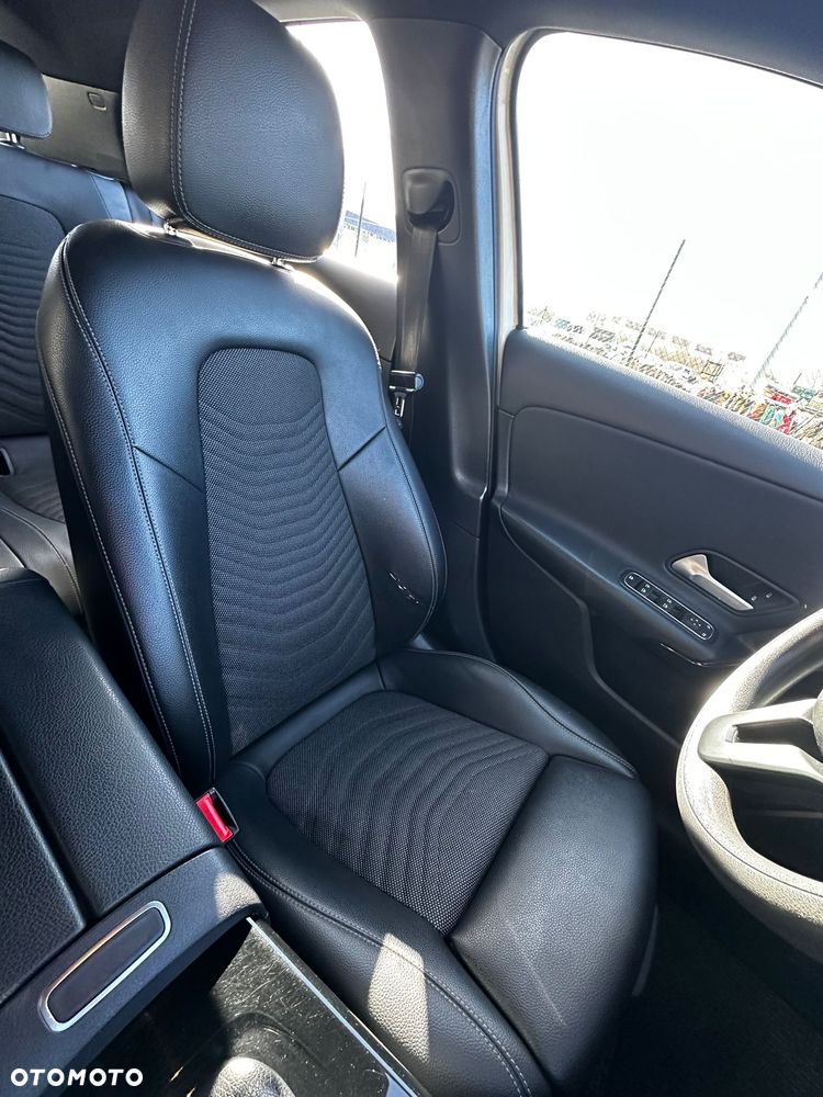 Mercedes-Benz Klasa A 180 7G-DCT Style - 21