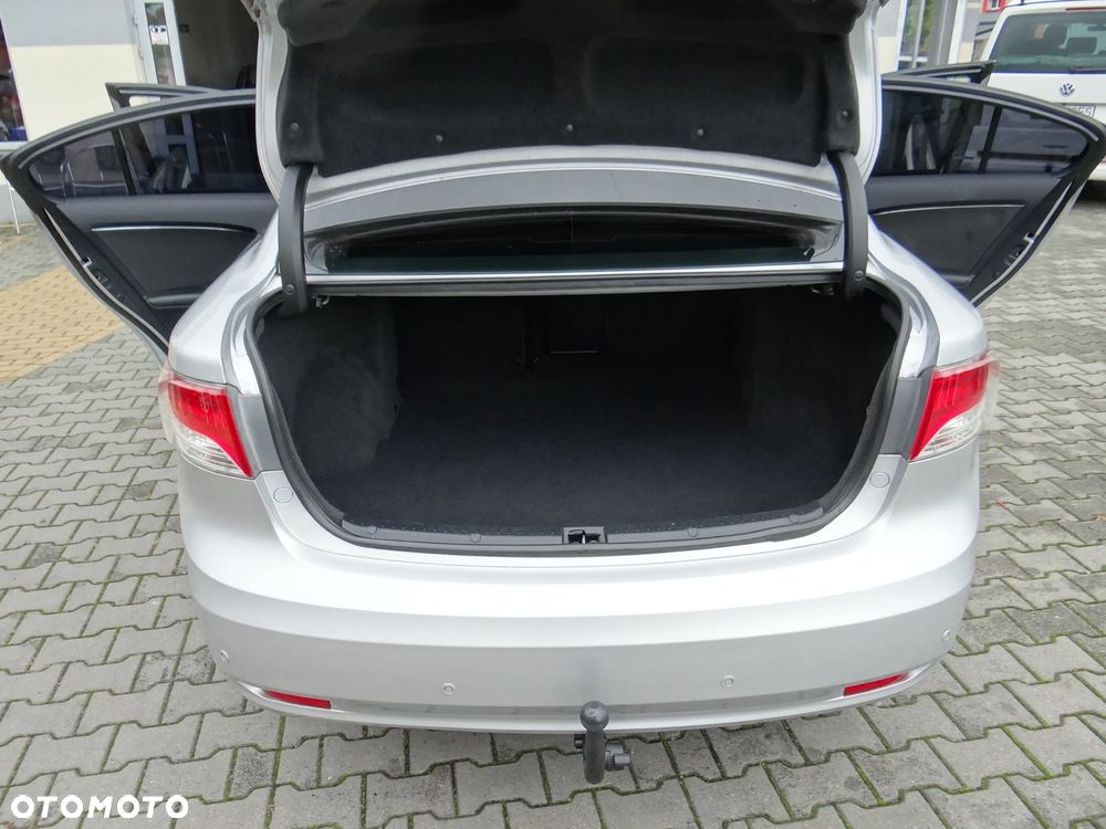 Toyota Avensis 2.0 Sol EU5 MS - 16