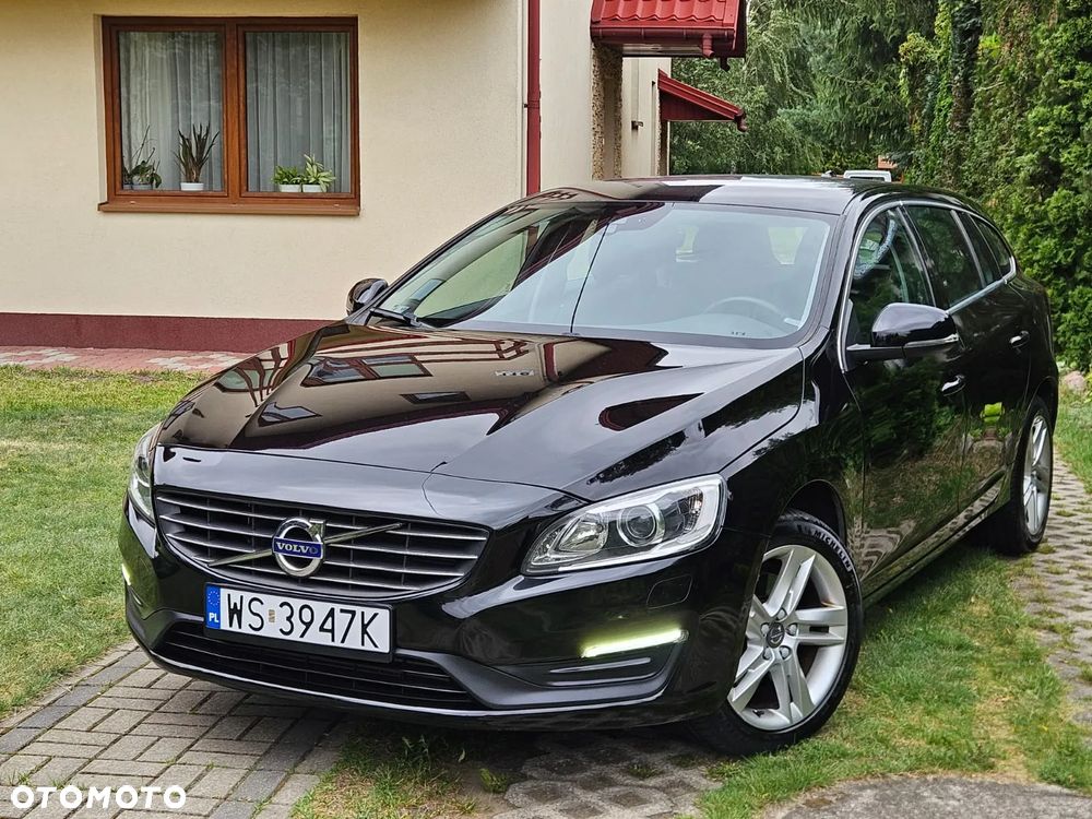 Volvo V60 T3 Momentum - 1