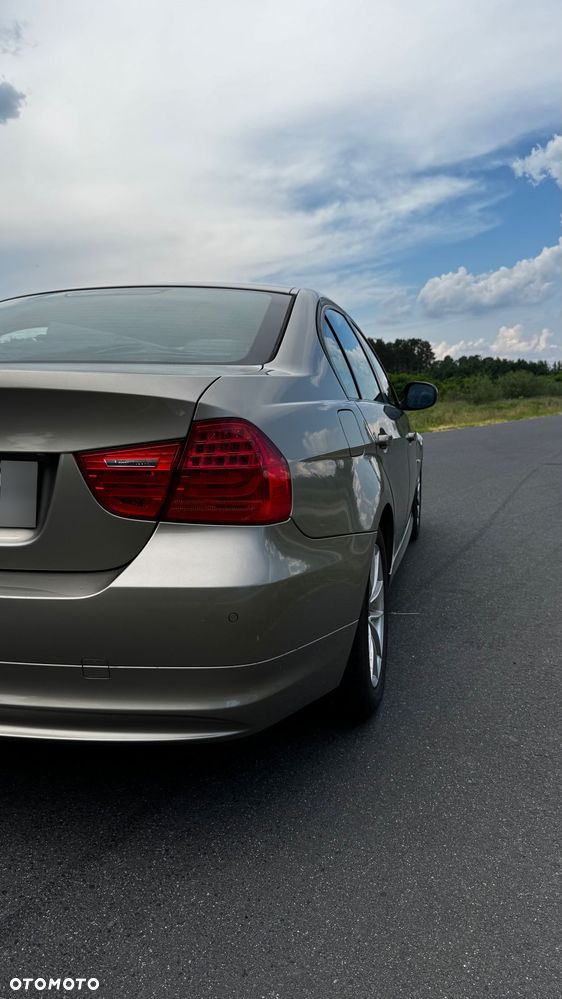 BMW Seria 3 318i - 8