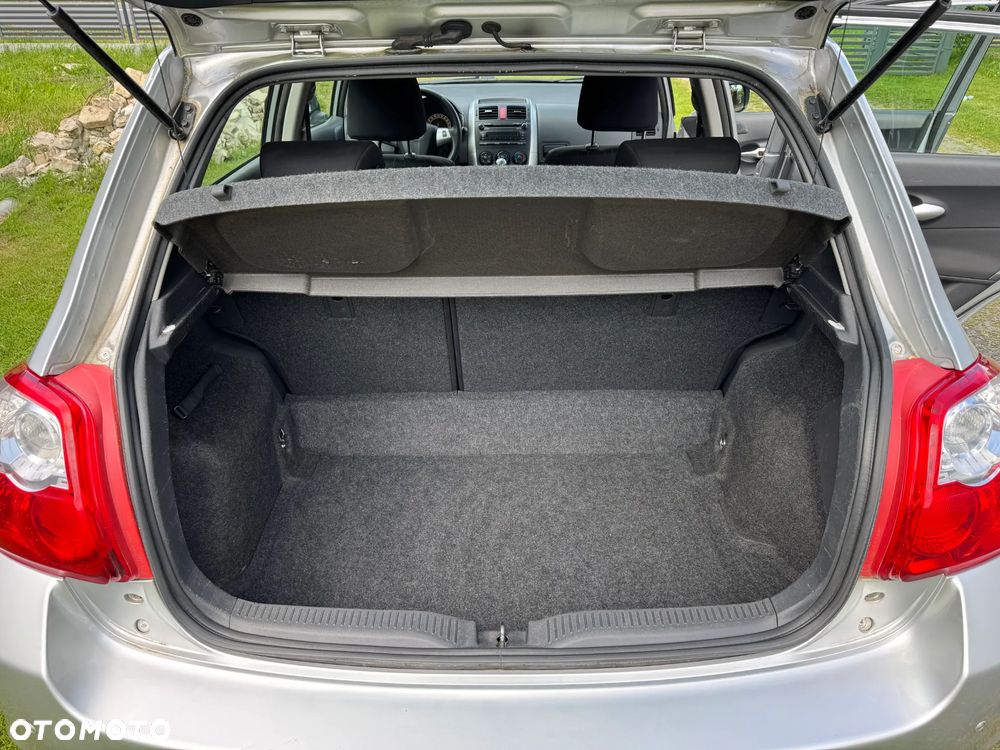 Toyota Auris 1.4 D-4D Terra - 11