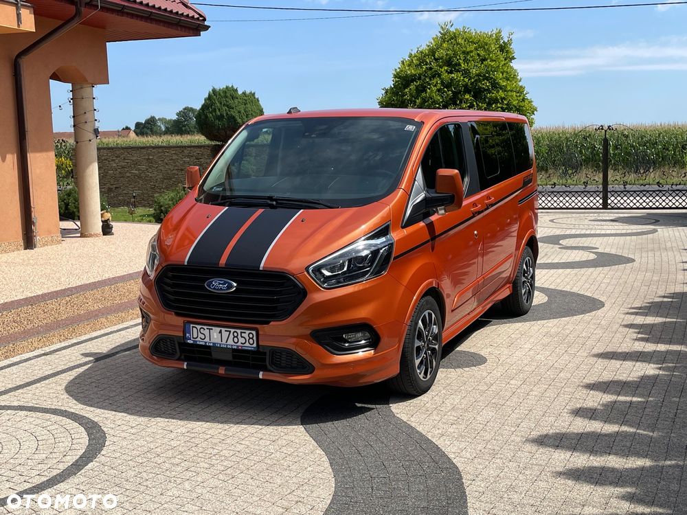 Ford Tourneo Custom - 1