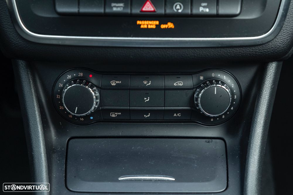 Mercedes-Benz CLA 180 d Shooting Brake Urban Aut. - 13