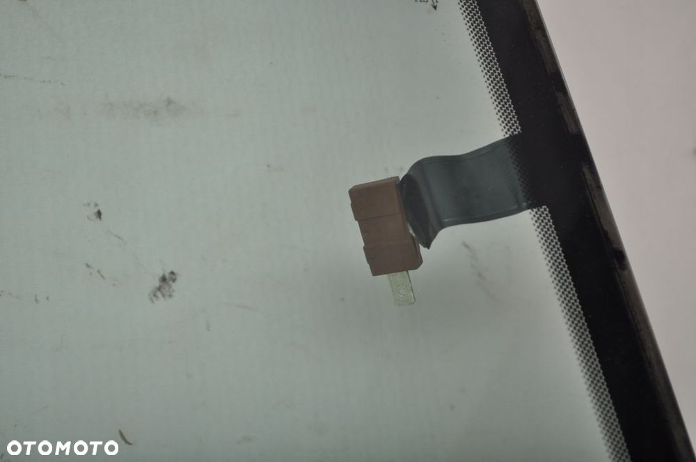 FORD FIESTA MK8 SZYBA PRZÓD PRZEDNIA CZOŁOWA 17R - 2