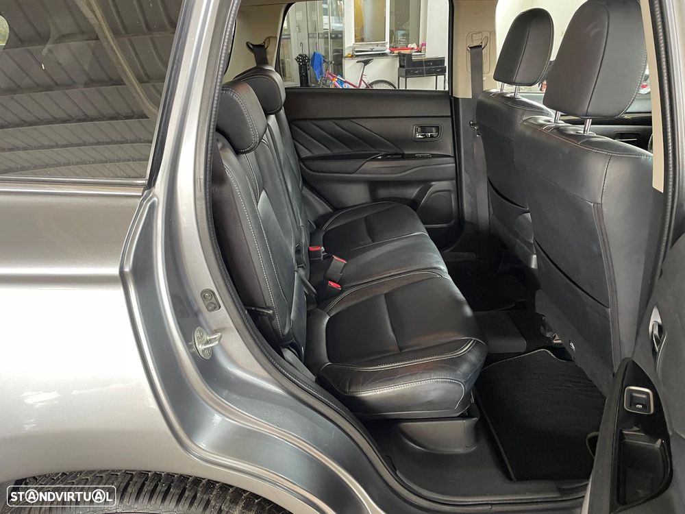 Mitsubishi Outlander 2.0 MIVEC Instyle Navi+ - 28