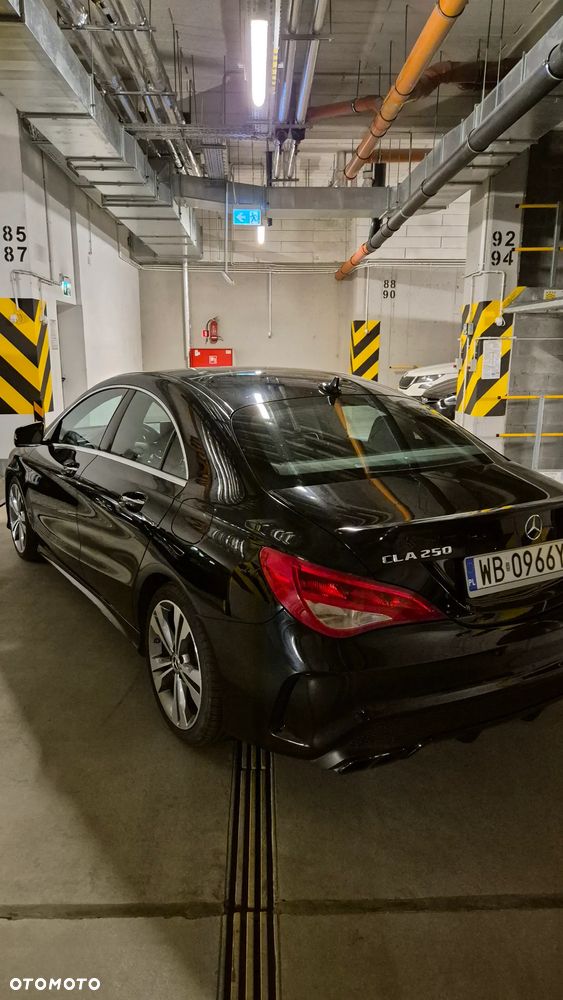 Mercedes-Benz CLA 250 4Matic 7G-DCT AMG Line - 11