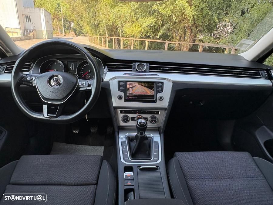 VW Passat Variant 1.6 TDI BlueMotion - 25