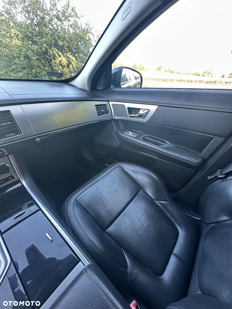 Jaguar XF 2.2 D - 25