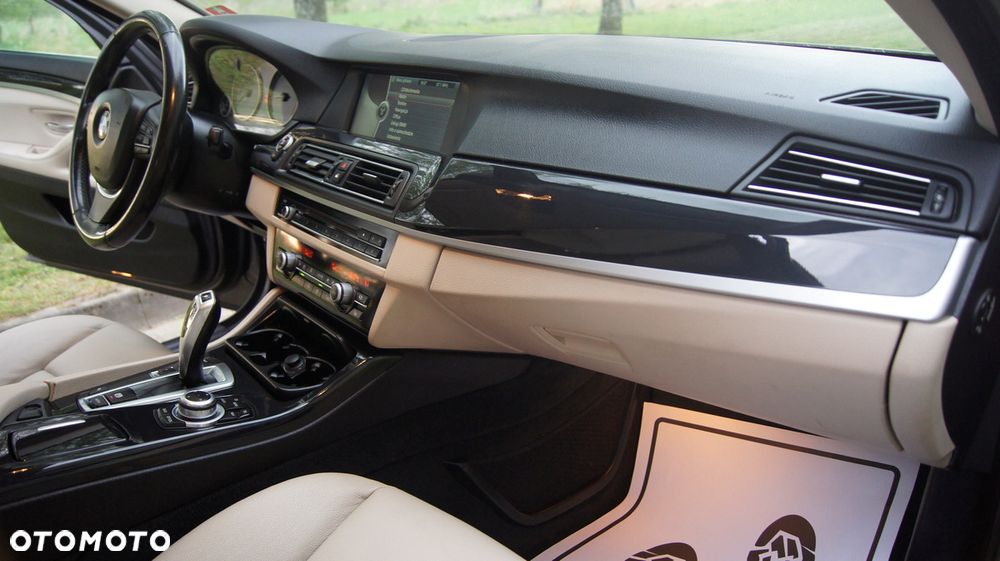 BMW Seria 5 520d - 33