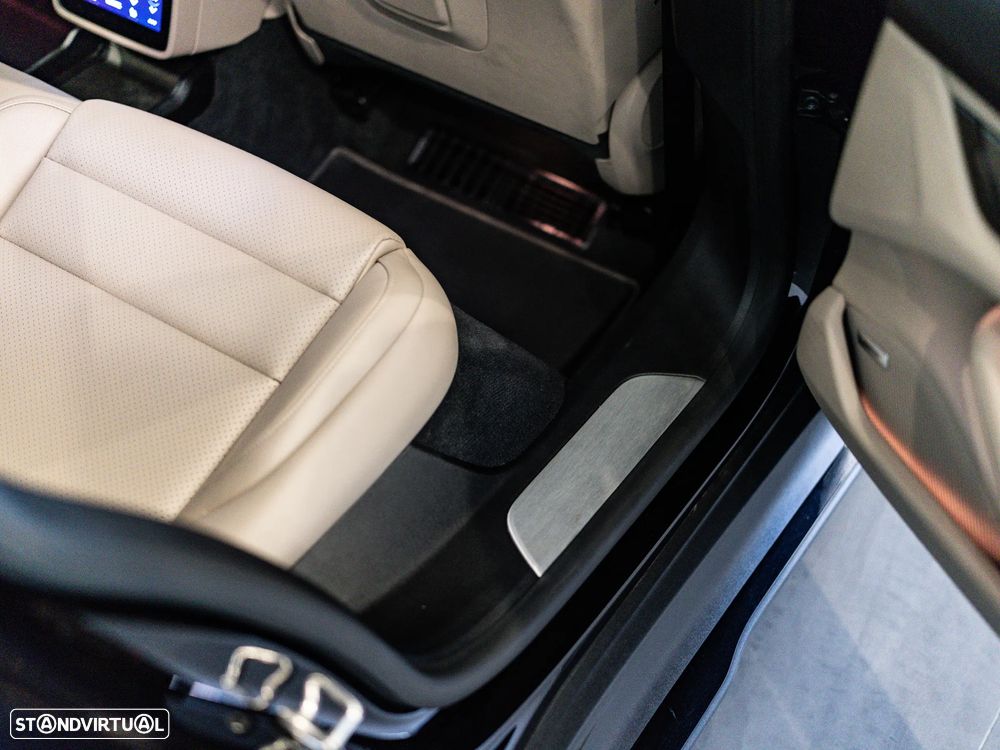 Porsche Taycan Sport Turismo - 41