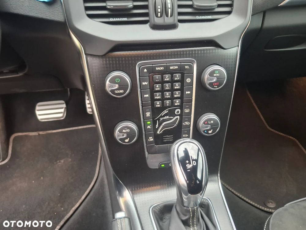 Volvo V40 D2 Drive-E R-Design Momentum - 11