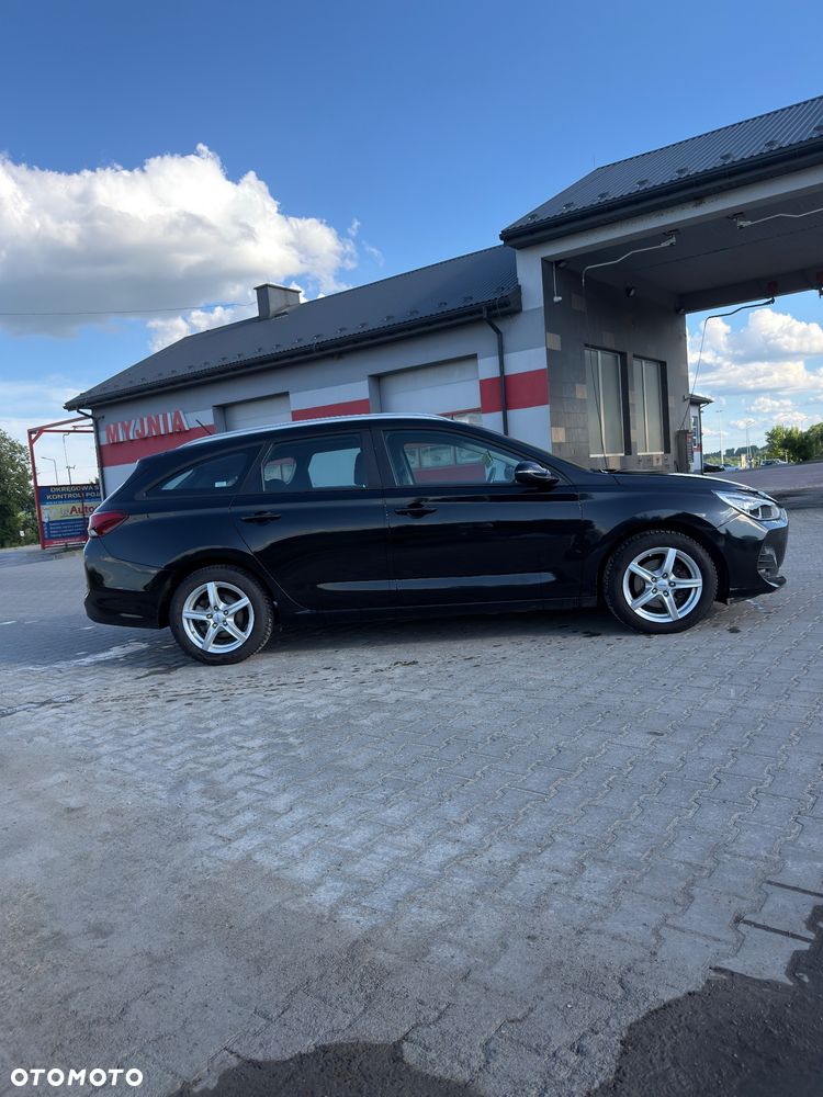 Hyundai i30 1.6 D Classic + - 3