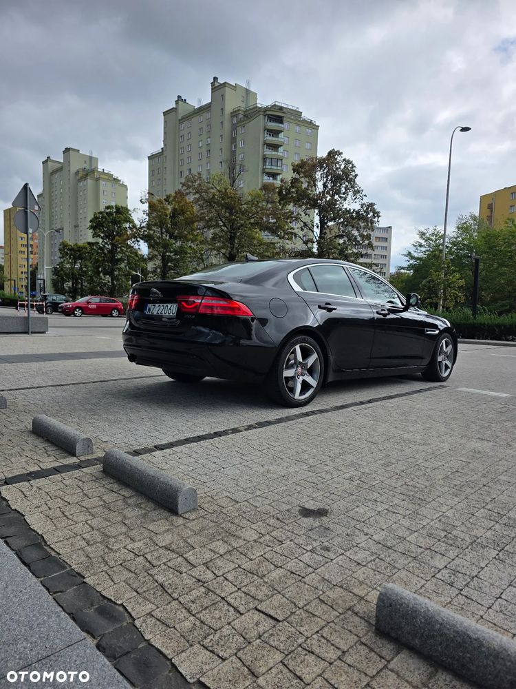Jaguar XE 2.0 D Prestige - 5