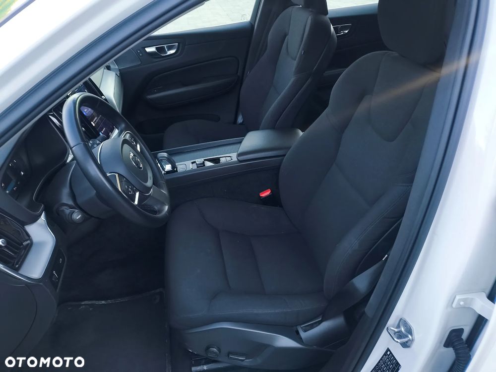 Volvo XC 60 B4 B Momentum Pro - 8