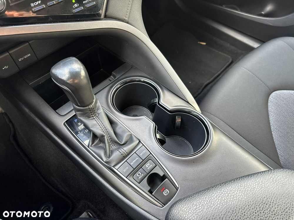 Toyota Camry 2.5 Hybrid Comfort CVT - 25