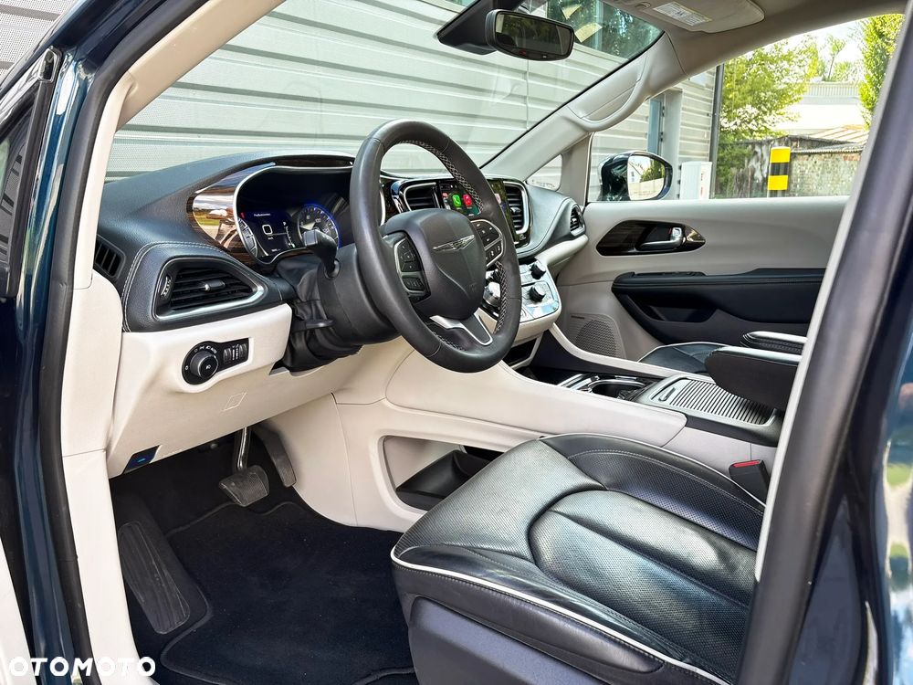 Chrysler Pacifica - 17
