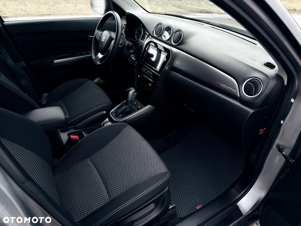 Suzuki Vitara 1.0 Boosterjet Premium 4WD - 23