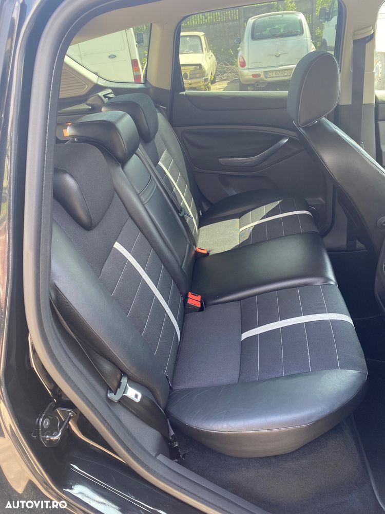 Ford Kuga 2.0 TDCi 4WD Powershift Titanium - 8