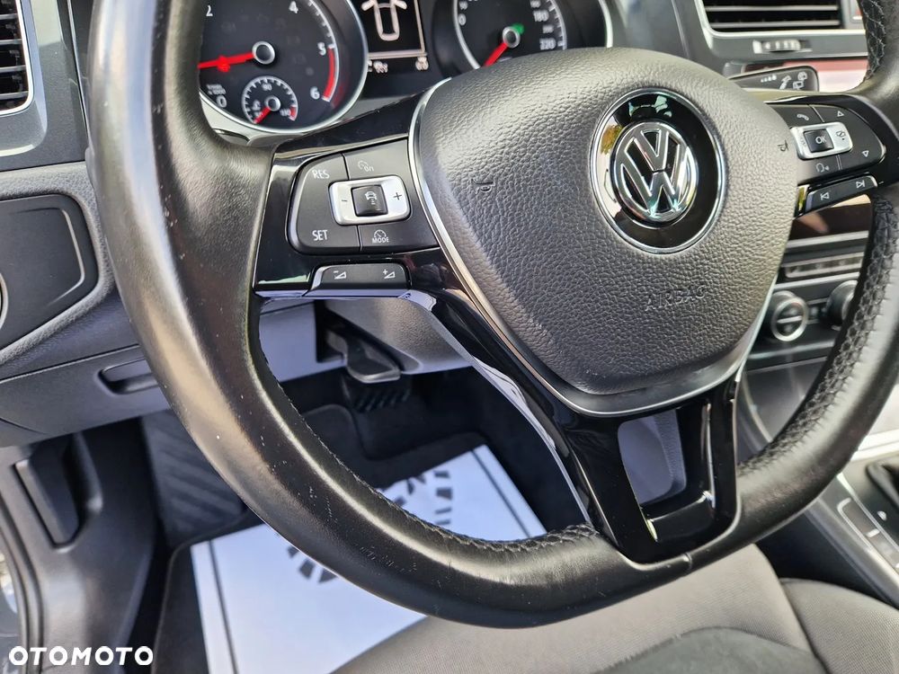Volkswagen Golf - 33