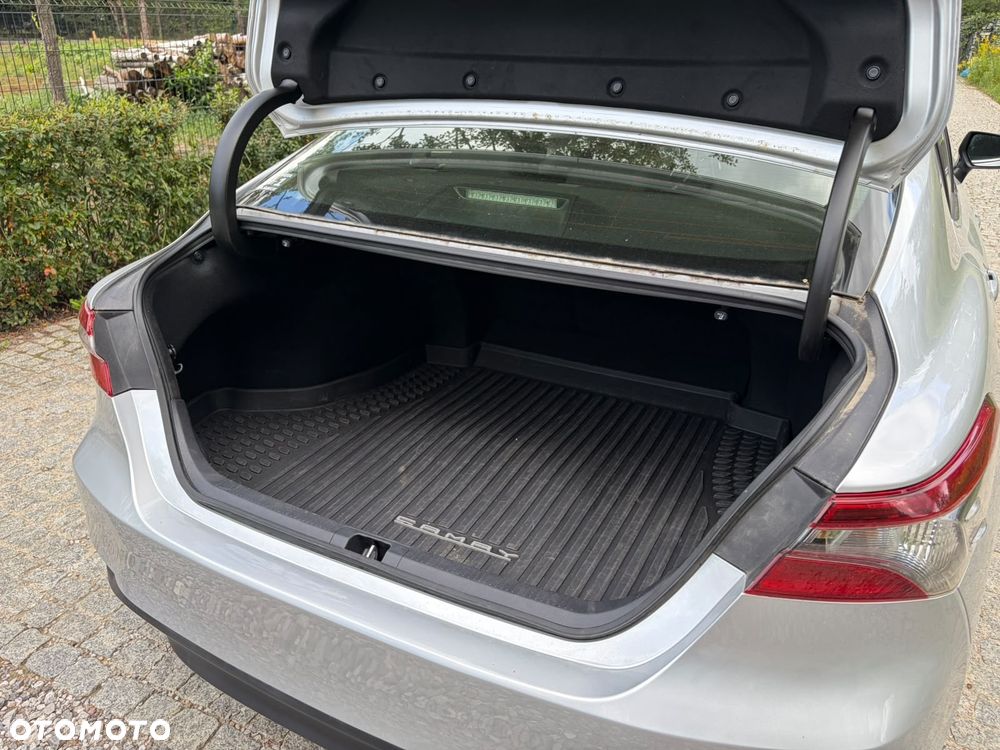 Toyota Camry 2.5 Hybrid Comfort CVT - 22