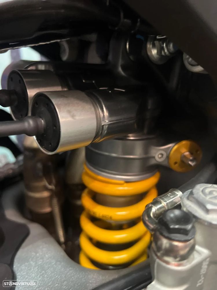 Aprilia RSV 4 FACTORY 2025 - 19