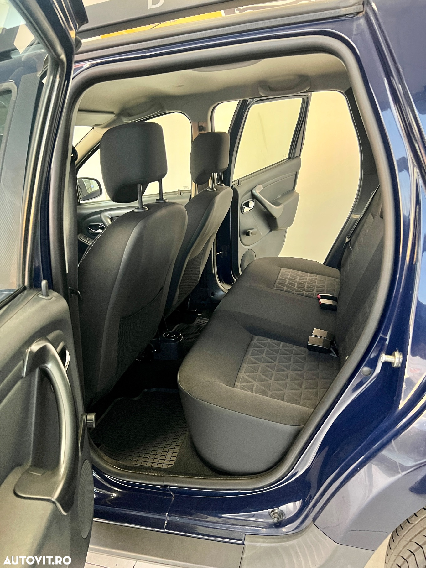 Dacia Duster dCi 110 FAP 4x2 Blackshadow - 8