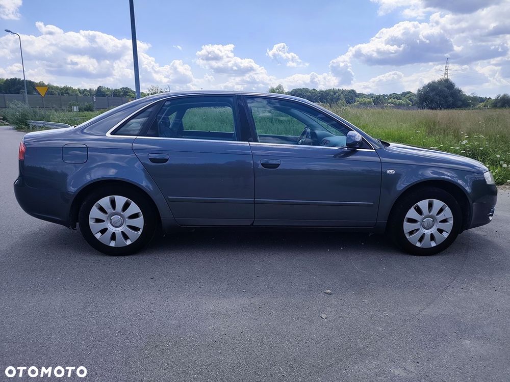 Audi A4 Limousine - 4