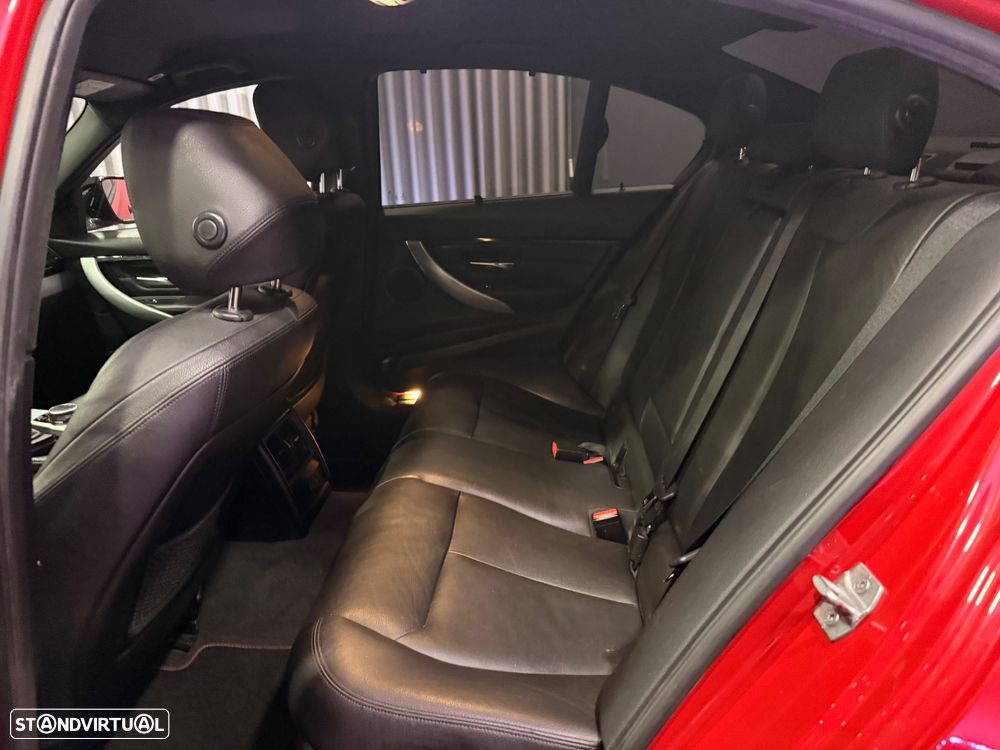 BMW 320 d Pack M - 12