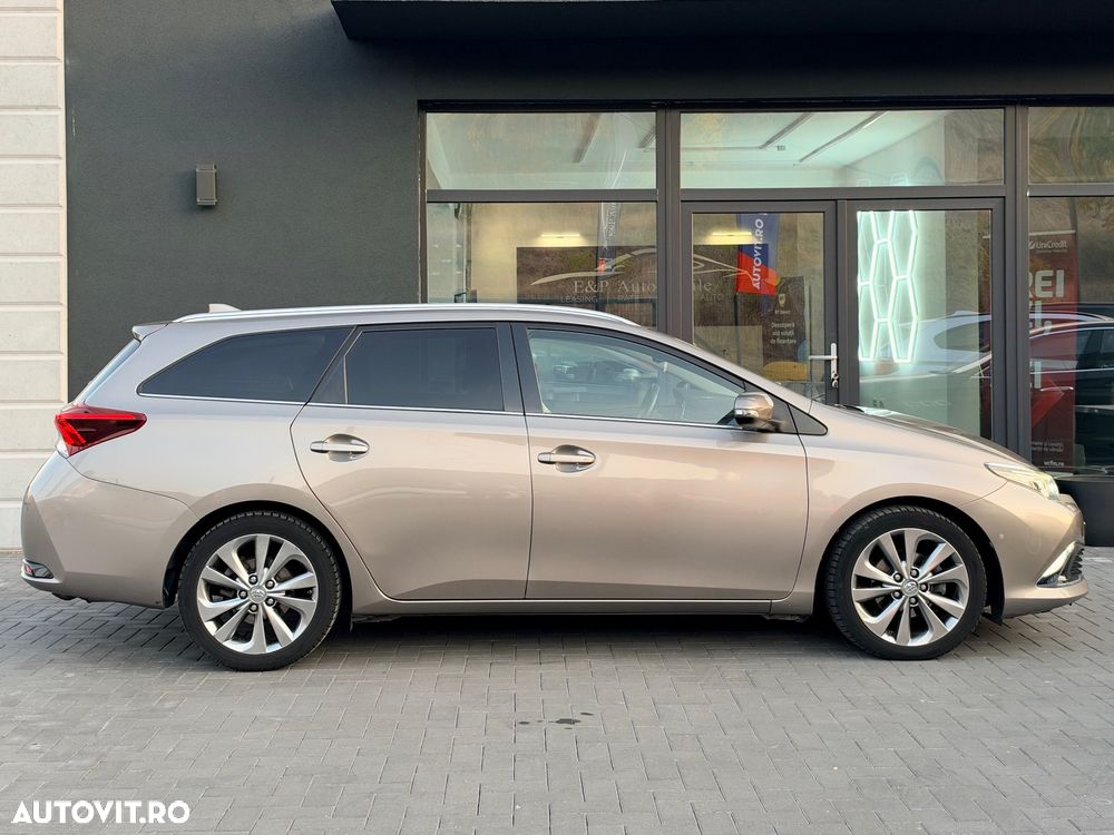 Toyota Auris 1.6 D-4D Executive - 3