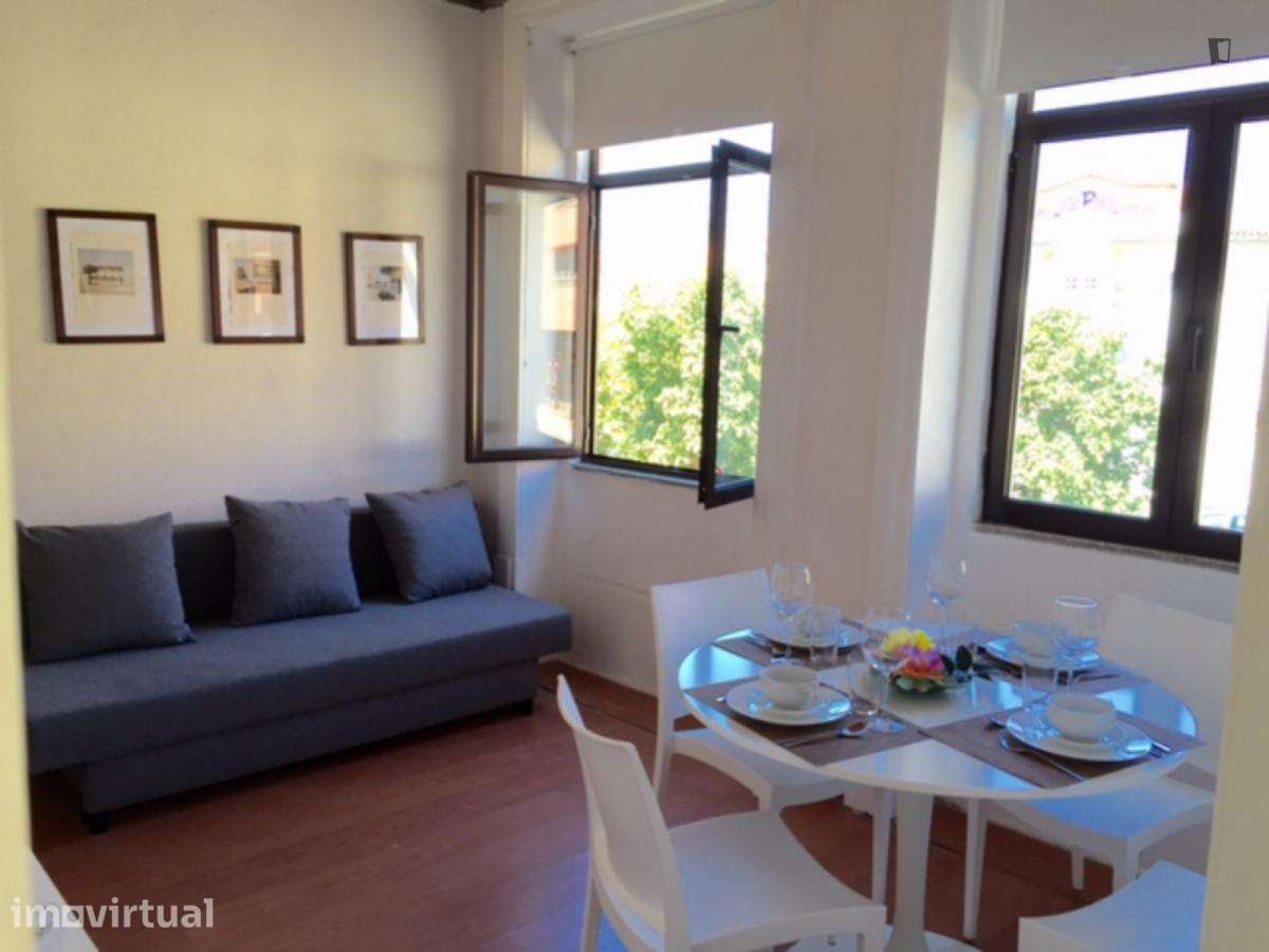 Apartamento com 2 quartos - localizado em Santa Marinha Porto - Grande imagem: 2/59