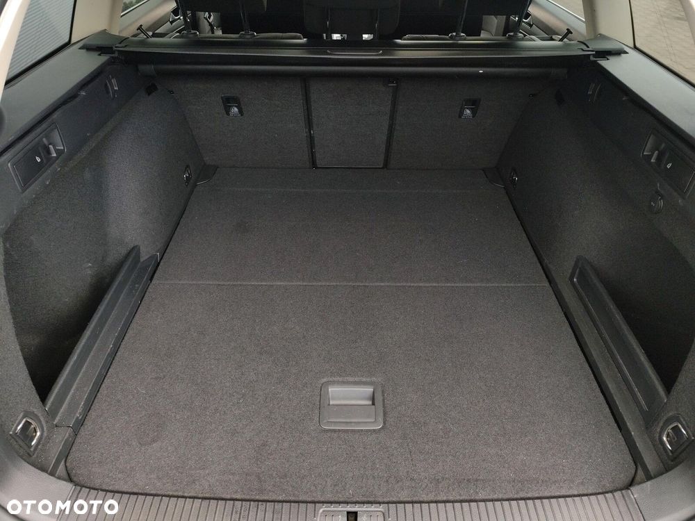 Volkswagen Passat - 36
