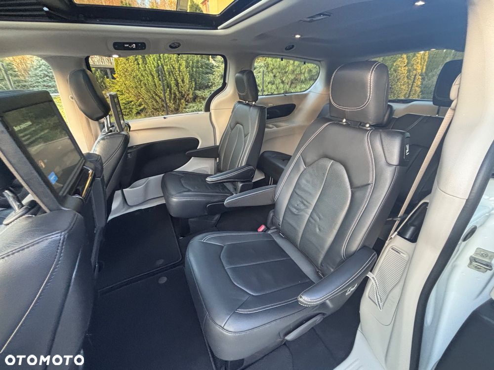 Chrysler Pacifica - 22