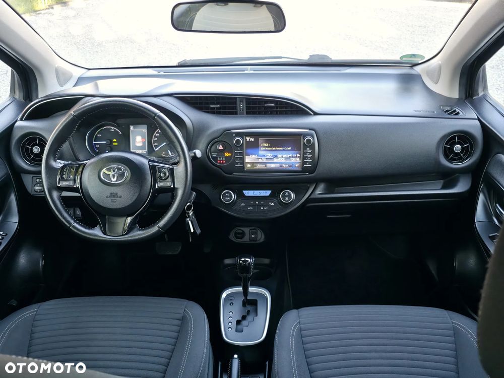 Toyota Yaris Hybrid 100 Business Edition - 8