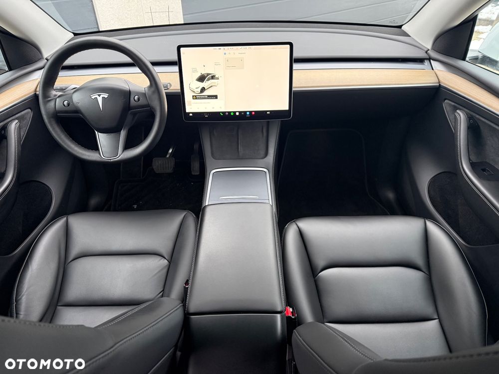 Tesla Model Y Long Range AWD - 37