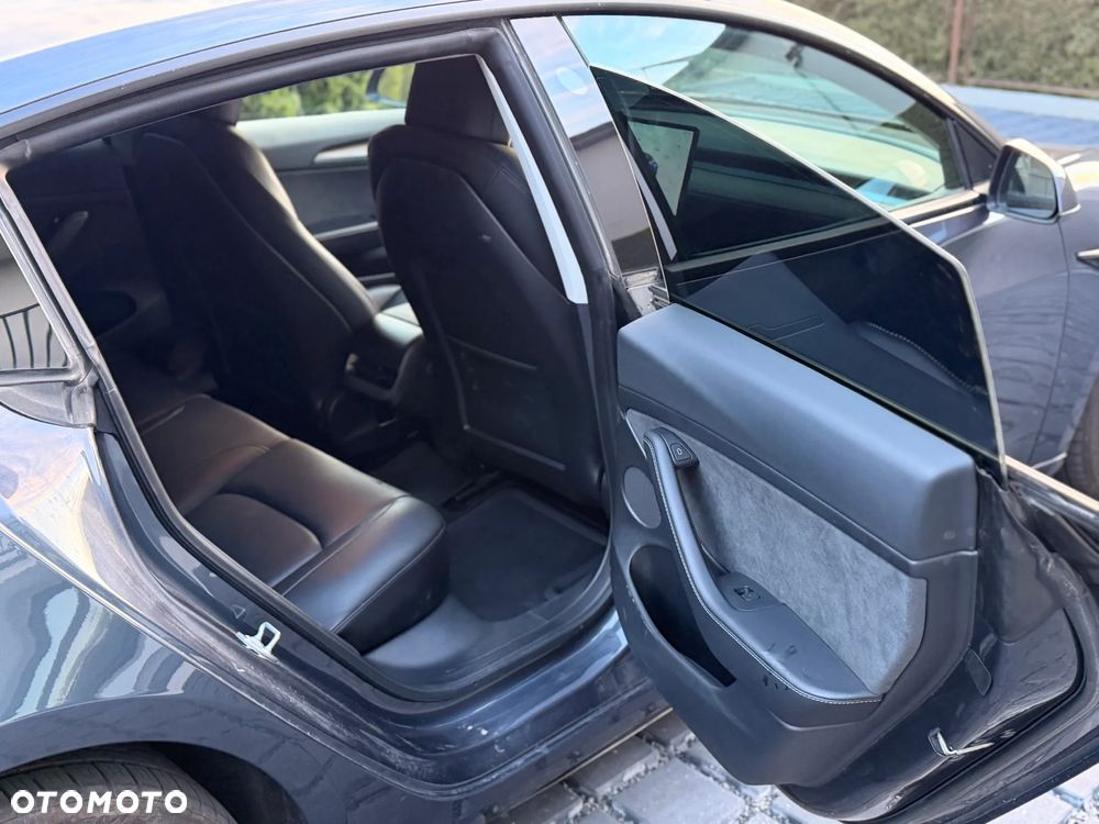 Tesla Model 3 - 9