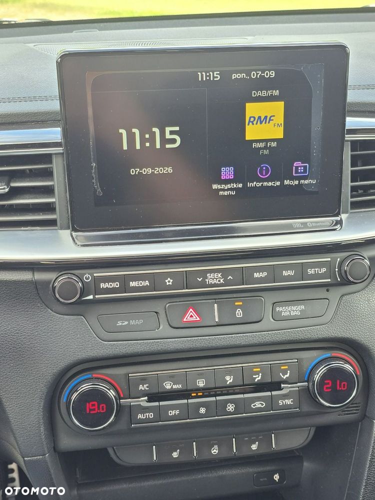 Kia Ceed - 33